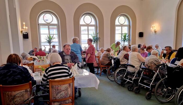 Frühlingsfest in der Neanderklinik - Ein Tag voller Wärme und Gemeinschaft